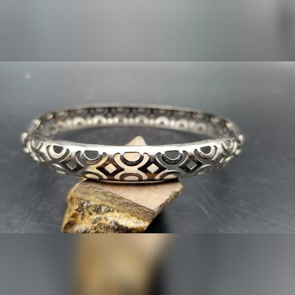 Heirloom carved openwork bracelet B817 - Picture 1 of 5